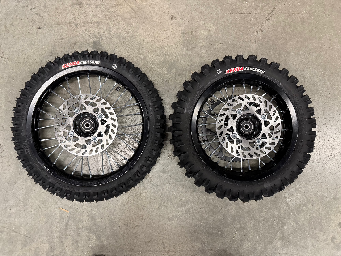 12/14 Dirt Wheel Set for Tuttio/EM5 w/ Kenda Carlsbad Tires